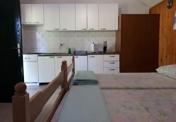 Ev (Lidija - Robinson House - H(2+2))