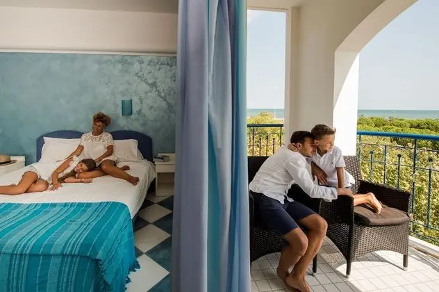 Superior Dört Kişilik Oda, Balkon, Plaj Manzaralı