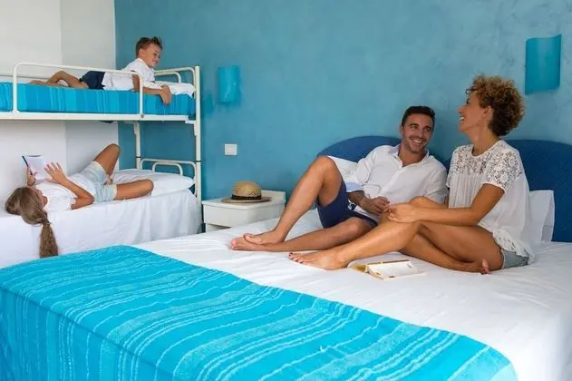 Superior Dört Kişilik Oda, Balkon, Plaj Manzaralı
