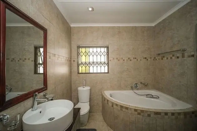 Comfort Oda, Havuz Manzaralı (Queen 4)