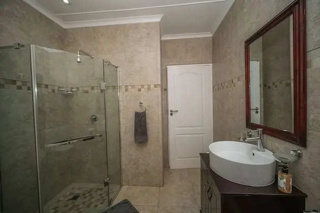 Comfort Oda, Havuz Manzaralı (Queen 4)
