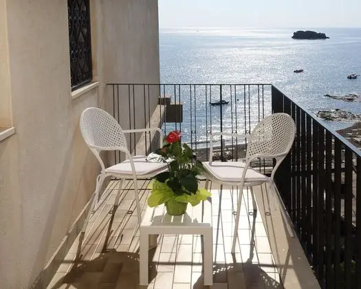 Economy Üç Kişilik Oda, Deniz Manzaralı