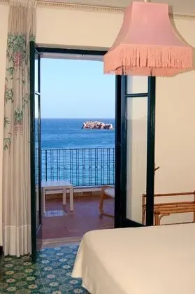 Superior Büyük Yataklı Tek Kişilik Oda, Teras, Deniz Manzaralı