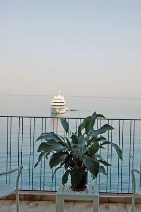Superior Büyük Yataklı Tek Kişilik Oda, Teras, Deniz Manzaralı