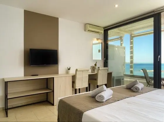 1 Çift Kişilik Veya 2 Tek Kişilik Yatak Sea View