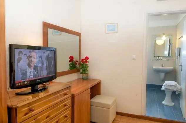 Üç Kişilik Oda