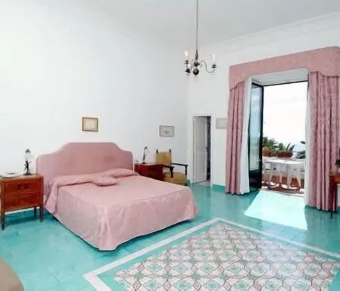 Üç Kişilik Oda