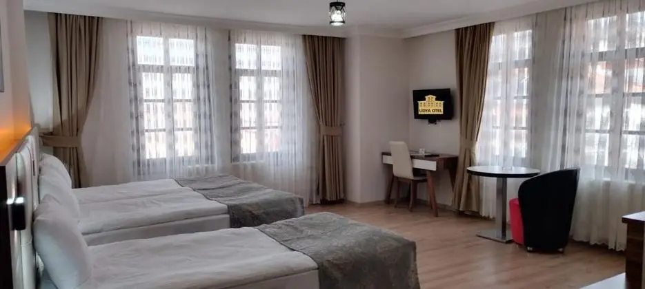 Triple, Şehir veya Dağ Manzaralı
