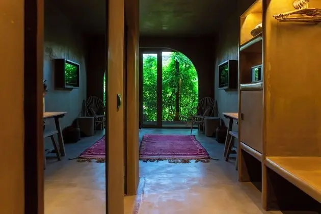 Medium Room with Balcony