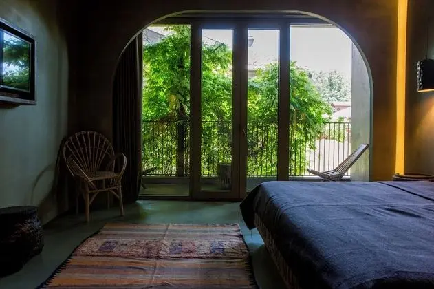 Medium Room with Balcony