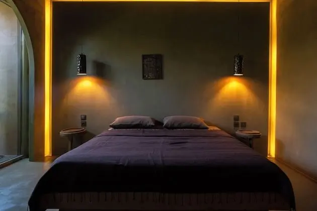 Medium Room with Balcony