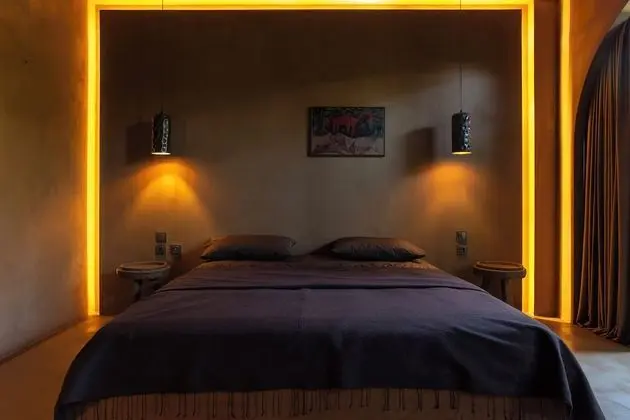 Medium Room with Balcony