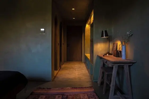 Medium Room with Balcony