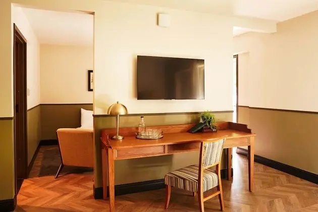 Deluxe Two King Suite