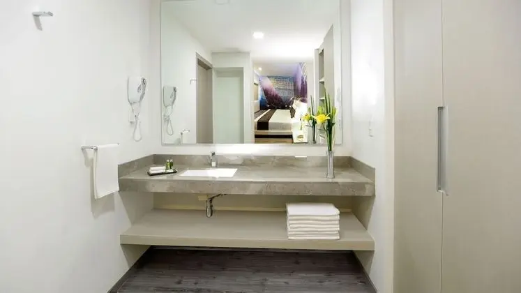 Business Tek Büyük Yataklı Oda, 2 Çift Kişilik Yatak, Özel Banyo, Kule