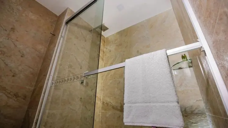 Business Tek Büyük Yataklı Oda, 2 Çift Kişilik Yatak, Özel Banyo, Kule
