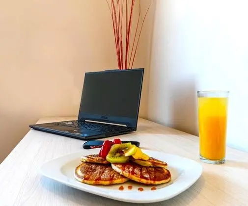 Odada yemek servisi