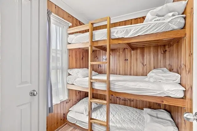 Villa, 2 Yatak Odası (Sleeps 5; 1 Queen and 1 Tri-bunk)