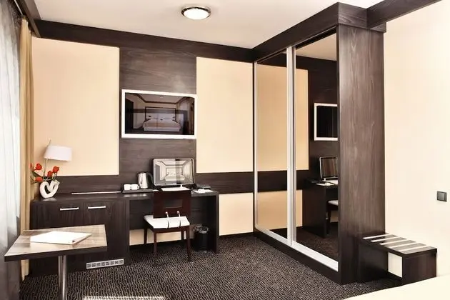 Business Süit (1 Living Room + 1 Bedroom)