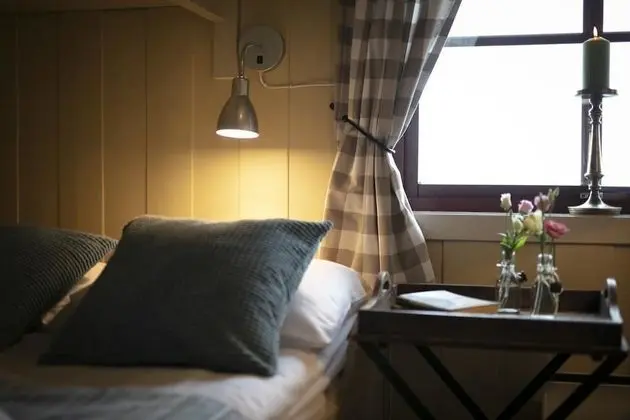 Tek Büyük Yataklı Oda, Ortak Banyo (Private WC)