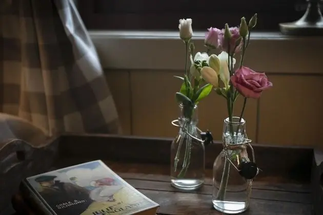 Üç Kişilik Oda, Ortak Banyo