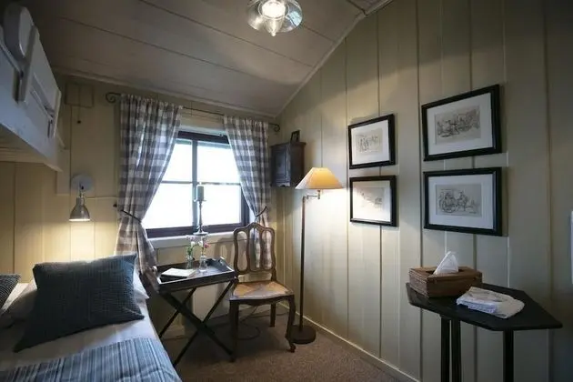 Üç Kişilik Oda, Ortak Banyo