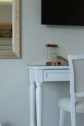 Deluxe Tek Büyük Yataklı Oda, Balkon, Avlu Manzaralı