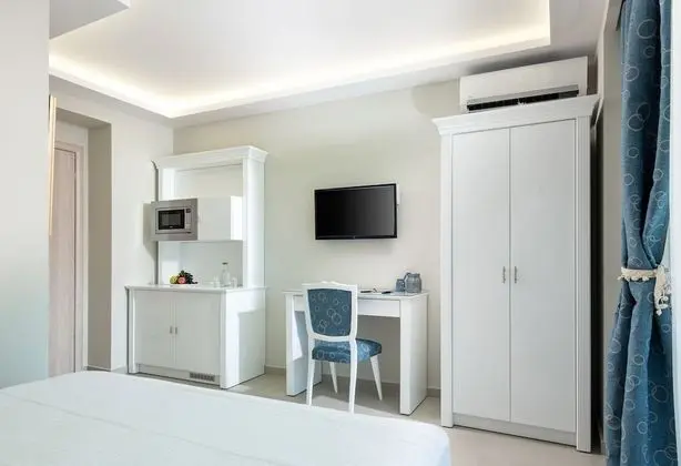 Deluxe Tek Büyük Yataklı Oda, Balkon, Avlu Manzaralı