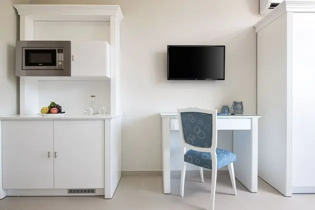 Deluxe Tek Büyük Yataklı Oda, Balkon, Avlu Manzaralı