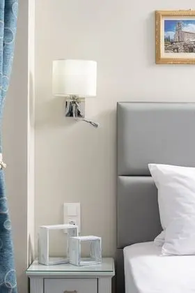 Deluxe Tek Büyük Yataklı Oda, Balkon, Bahçe Manzaralı