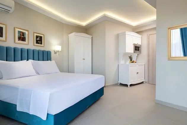 Deluxe Tek Büyük Yataklı Oda, Balkon, Bahçe Manzaralı