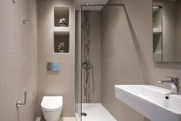 Deluxe Tek Büyük Yataklı Oda, Balkon, Bahçe Manzaralı