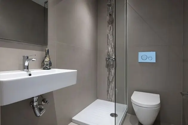 Deluxe Tek Büyük Yataklı Oda, Balkon, Bahçe Manzaralı