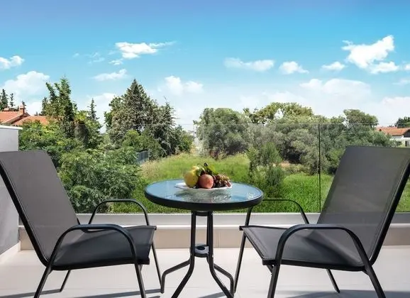 Deluxe Tek Büyük Yataklı Oda, Balkon, Bahçe Manzaralı