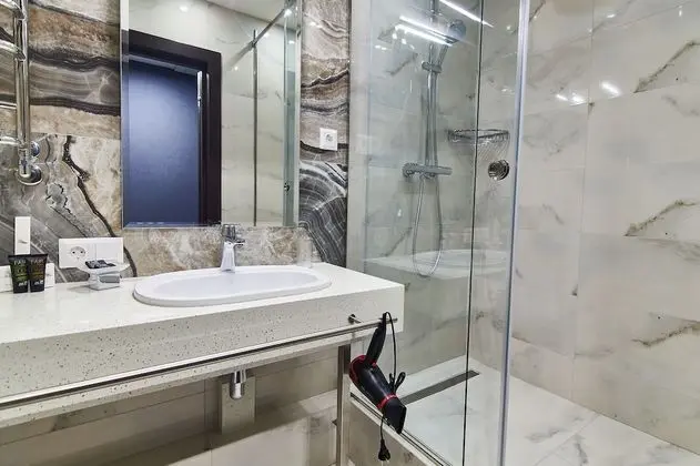 Business Tek Büyük Yataklı Oda