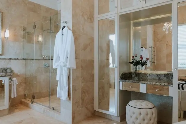Honeymoon Tek Büyük Yataklı Oda (Bedford Manor)