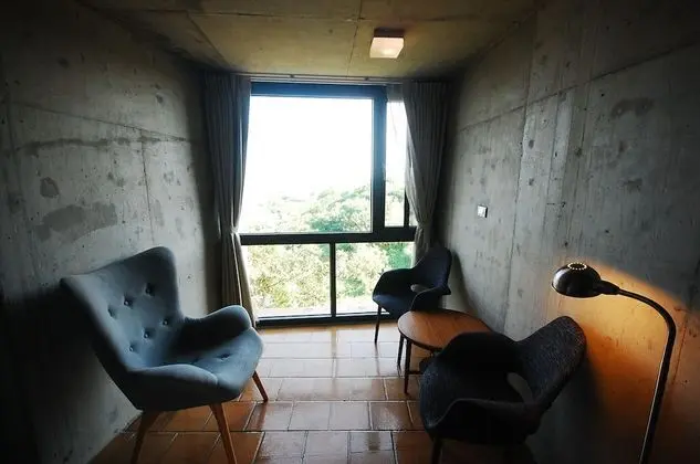 Dört Kişilik Oda, Deniz Manzaralı