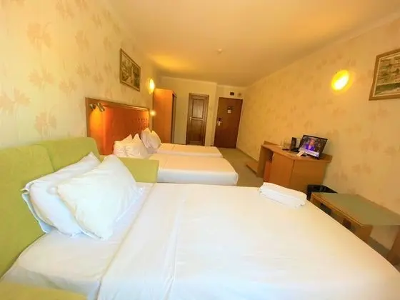 Üç Kişilik Oda (Free Fitness and Sauna )