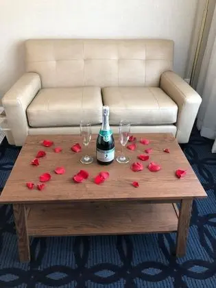 Honeymoon Oda, Nehir Manzaralı
