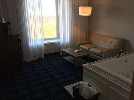 Honeymoon Oda, Nehir Manzaralı