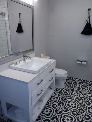 Honeymoon Oda, Nehir Manzaralı