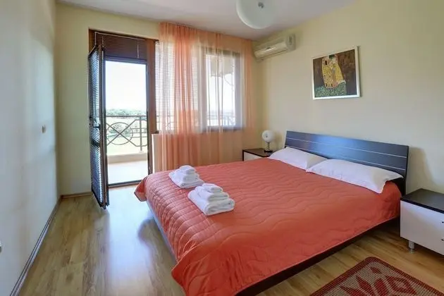 Classic Apart Daire, 2 Yatak Odası, Balkon, Golf Manzaralı