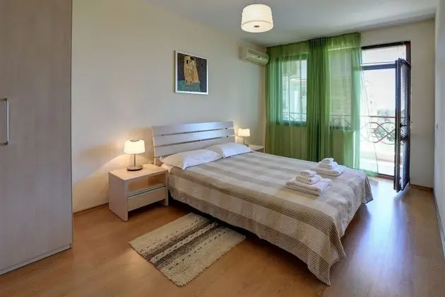 Classic Apart Daire, 2 Yatak Odası, Balkon, Golf Manzaralı