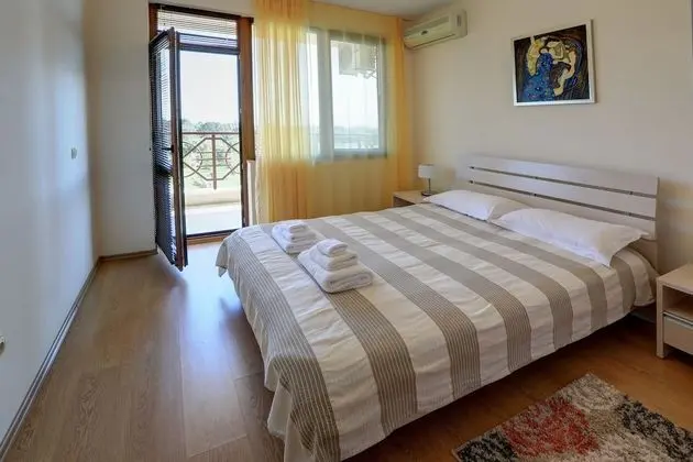 Classic Apart Daire, 2 Yatak Odası, Balkon, Golf Manzaralı