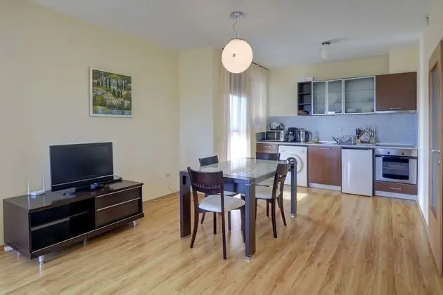 Classic Apart Daire, 2 Yatak Odası, Balkon, Golf Manzaralı