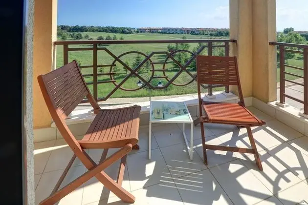 Classic Apart Daire, 2 Yatak Odası, Balkon, Golf Manzaralı