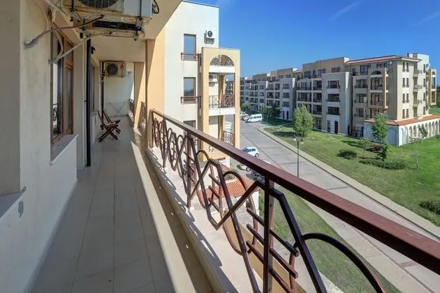 Classic Apart Daire, 2 Yatak Odası, Balkon, Golf Manzaralı