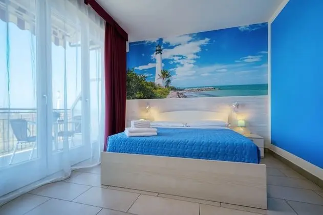 Tek Büyük Yataklı Oda, Balkon, Kısmi Göl Manzaralı