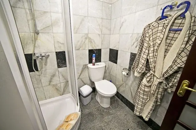Tek Büyük Yataklı Oda, Penceresiz