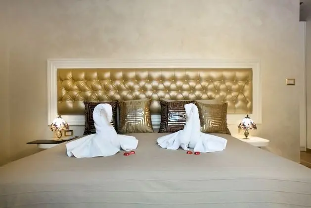 Business Tek Büyük veya İki Ayrı Yataklı Oda